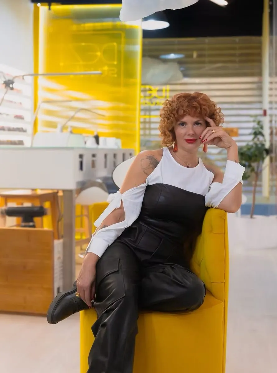 Sandra Luz, fundadora da Dezstudio, no studio