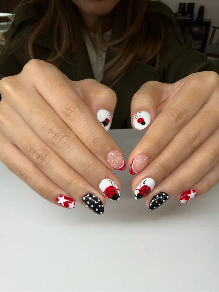Nail art dos studios Dezstudio — exemplo 11